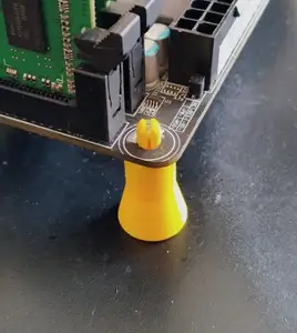 Snap-in motherboard feet (standoffs) for desktop use