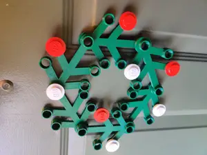 Tunable Giant LEGO wreath and screw mount