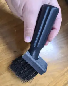 Angled reinforced handle /grip for brushes