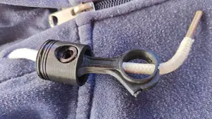 Highly detailed connecting rod with piston and piston pin in hoodie bead design