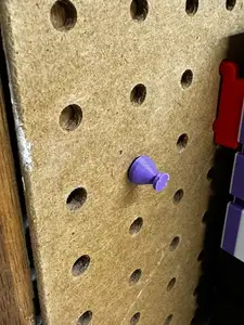 Pegboard to Screw Head Mount