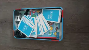 DOGS Kids Kartenbox und Schatulle für die Spielfiguren