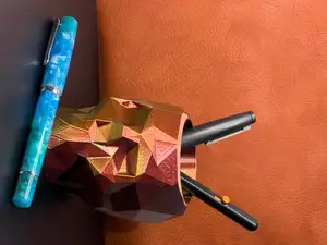 Low Poly Skull Pen Pot