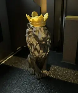 Lion figurine with a Crown