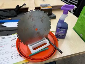 Table Saw Blade Cleaning Fixture