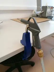 Air pistol holder - clamping on the table