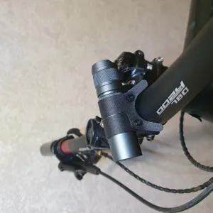 Flashlight bicycle handlebar mount