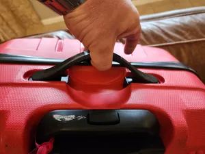 Flexible suitcase handle for Cellini luggage