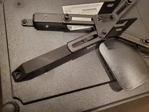 Projector mounting bracket arm