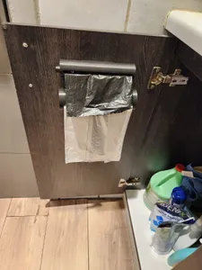 Trash bags dispenser
