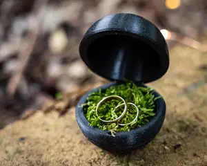 Wedding ring box