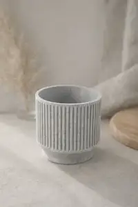 Ribbed Pot
