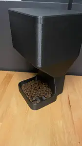 Cat feeder