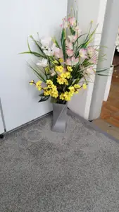 Velká váza na umělou kytku - A large vase for an artificial flower