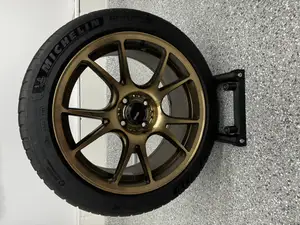 Wheel detailing roller stand