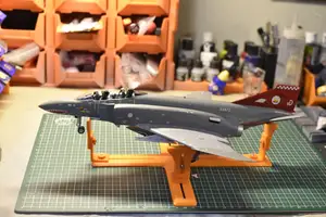 aircraft painting stand and car or vehicle plastic models