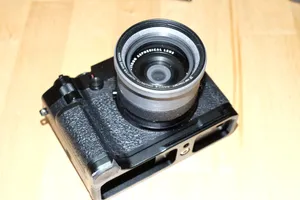 Fujifilm GFX100RF filter holder - clicks on the hood holder