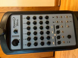 Replacement knobs and latch for Fender Passport 300 Pro
