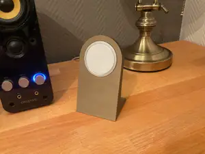 Simple stand for an Iphone 12 Magsafe charger