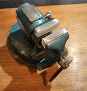 Oxwall Suction-Mount Vice - TPU resilient jaw covers. Now includes STL for crank end caps.