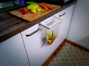 Hanging trash can / Závěsný odpadkový koš (Kaufland bags/sáčky)