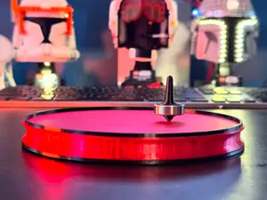 Smooth, Concave Tray for Spinning Tops