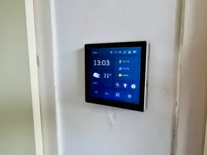GUITION ESP32S3 4" display EU wall mount