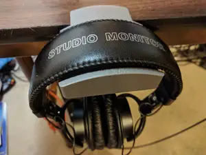 Headphones Hanger/Stand for standard American folding table