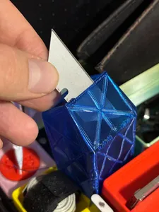 Vase Mode Sharps Disposal for Box Cutter and Razor Blades (Gridfinity Compatible)