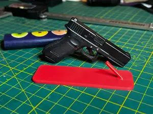 Display Stand for 1/3 scale Glock G17 keychain