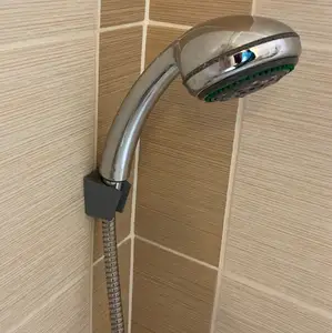Shower holder / držák na sprchu