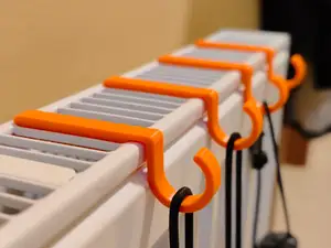 Radiator hook hanger / Háček na topení, věšák