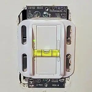 Electrical Switch & Outlet Alignment Tool / Jig & Flat Surface Level - for Rectangle switches and Outlets