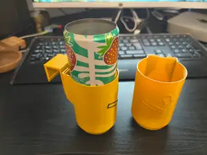 Soda can ashtray with detachable bracket