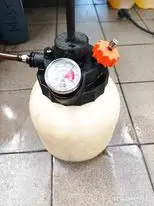 Pressure pump for pumping oil