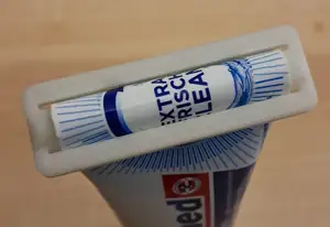 Tubi der Zahnpastatubenquetscher - tubesqeezer
