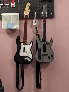 Guitar Hero/Rock Band/Clone Hero Controller Mount for IKEA Skadis