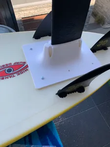 Hydro foil mast and mounting plates