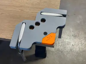 Corner radius router jig with changeable inserts - Clampable