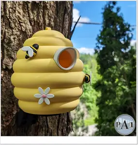 BEEHIVE BIRDHOUSE