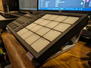Native Instruments Maschine Mikro mk3 Stand