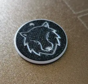 Wolf Keychain – Stylized Wolf Head in Circle