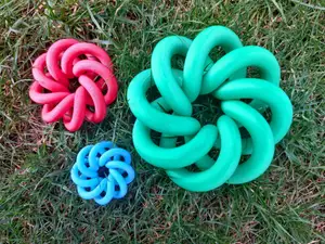 Torus knot decoration