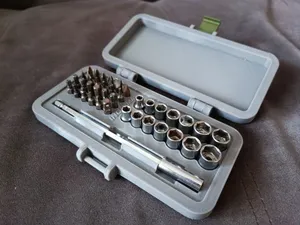 Bit container