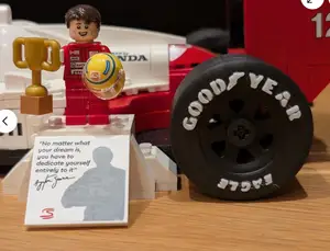 LEGO set 10330 McLaren Senna Formula 1 car tyres logo's no numbers