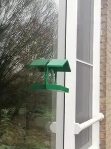 Window bird feeder
