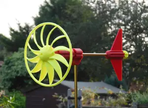 Sun ray pattern (multi blade horizontal propeller), self orientating wind vane