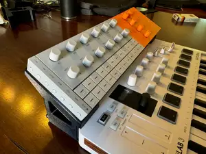 Yamaha SEQtrak stand for Arturia Minilab (mk2 & mk3)