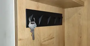 Minimalist Key Holder – Elegant Wall-Mounted Hook (No Screws Needed)