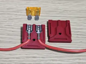 Short inline automotive blade fuse holder